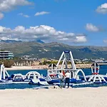 Апартаменти Znjan Beachfront *