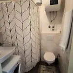 Апартаменти Znjan Beachfront *