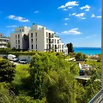 Апартаменти Znjan Beachfront Спліт
