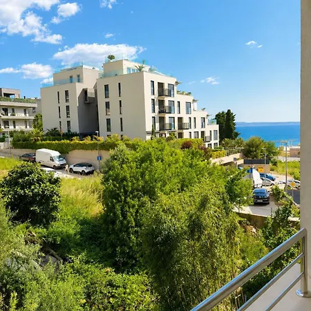 Znjan Beachfront Apartments Split