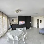 Apartment Znjan Beachfront Apartments Split